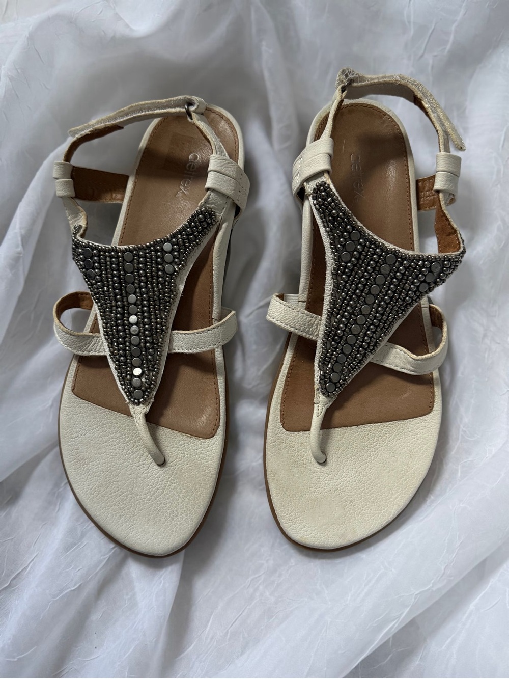 Aetrex White Beaded T‑Strap Sandals
